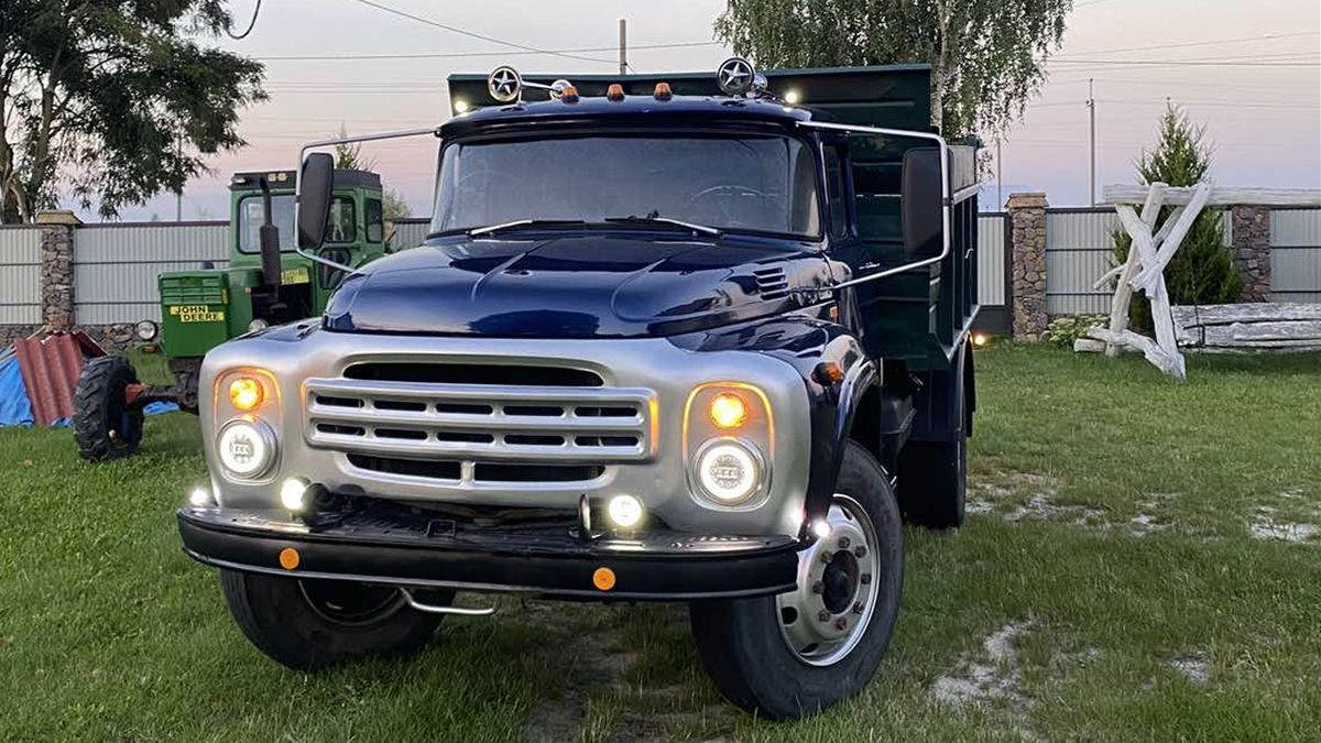 Transformation of a 33-Year-Old ZIL-130: Metallic Paint, New Engine, and Upgraded Interior