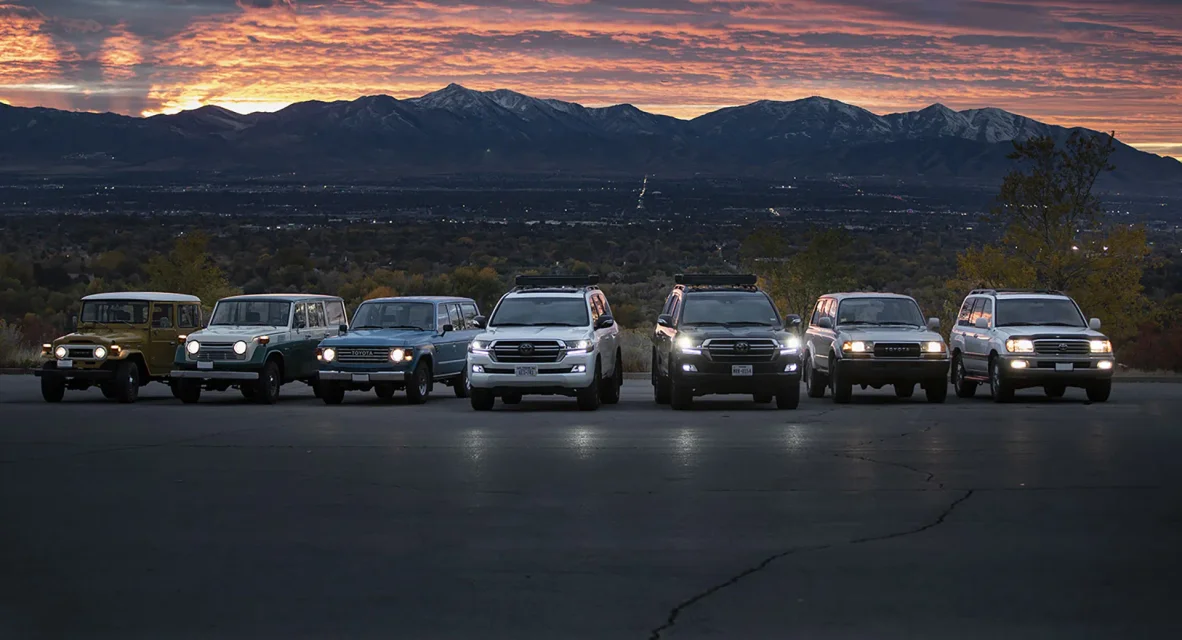 Дебют Toyota Land Cruiser 300 може відбутись у день 70-річчя моделі