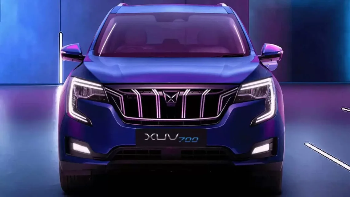 XUV700 став першим кросовером Mahindra з новим логотипом