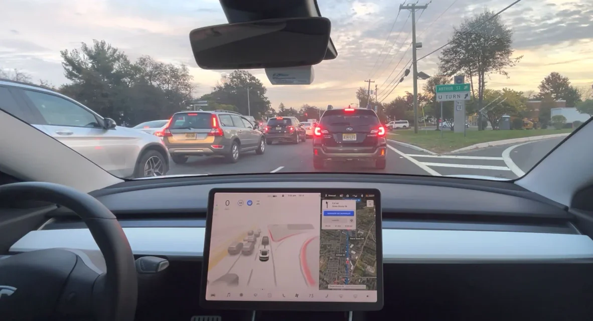 Tesla нарешті представила свій найбільш самостійний "Автопілот"