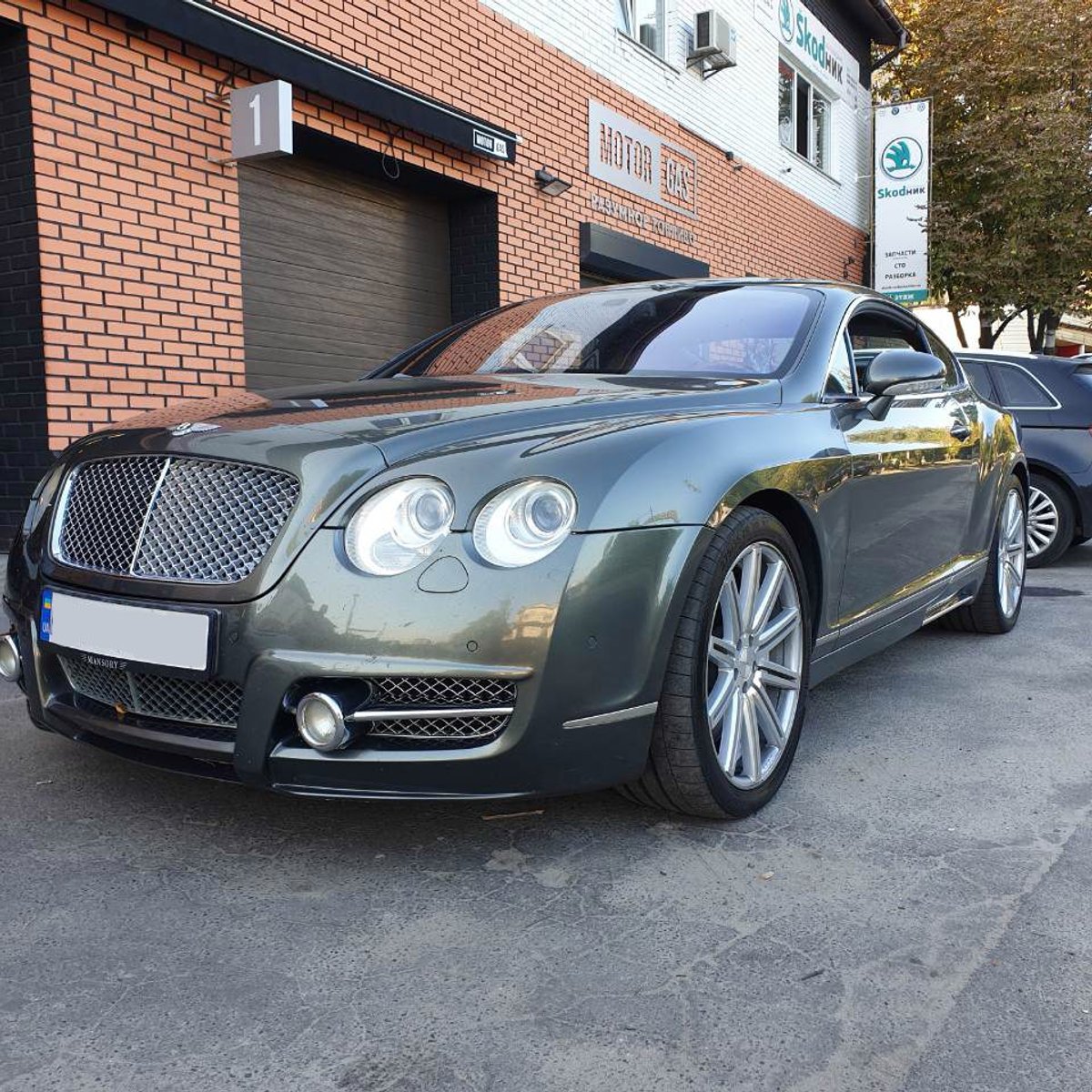 В Киеве на Bentley Continental GT поставили газ и проверили динамику: видео