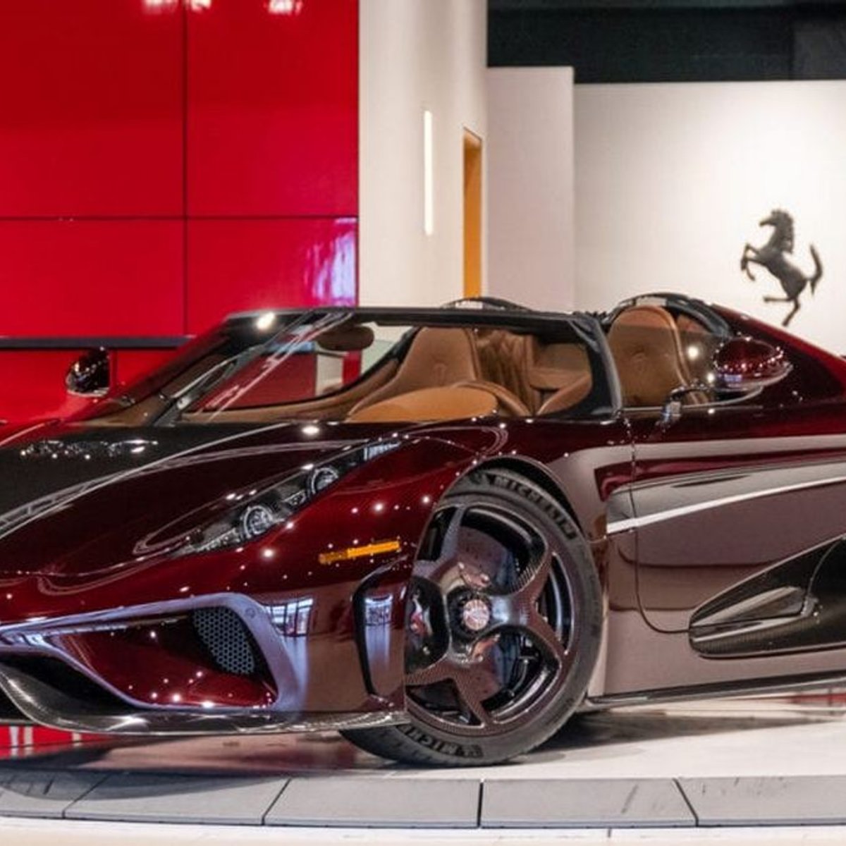 Ультраредкий Koenigsegg Regera с кузовом из красного карбона выставили на  продажу