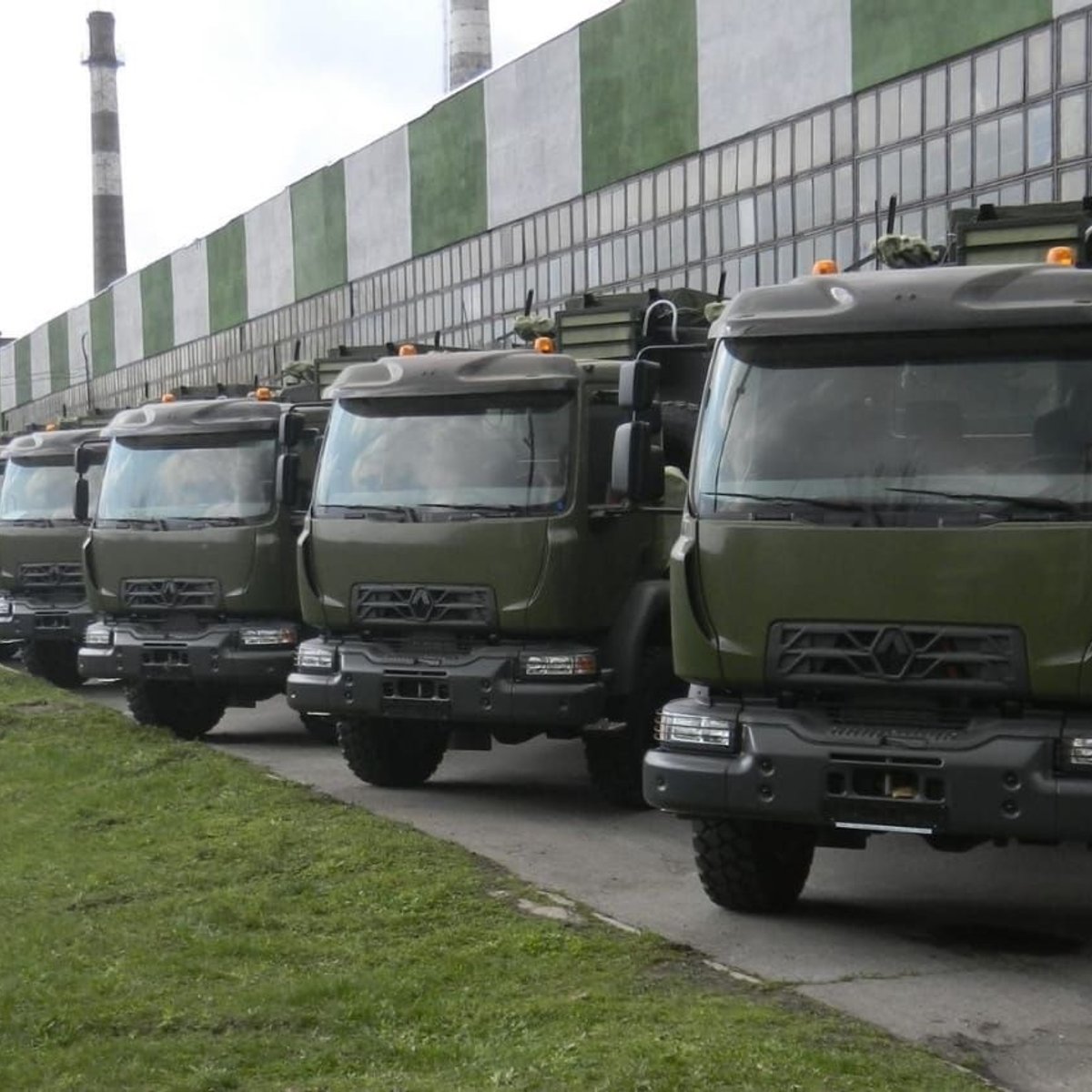 Украинская армия получила грузовики на базе Renault Trucks