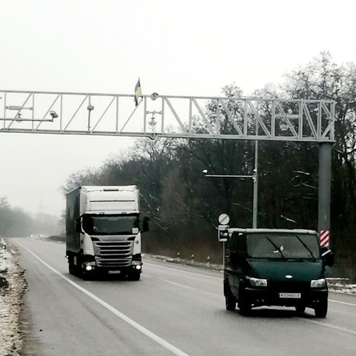 Кому присылают штраф за перегруз грузовиков