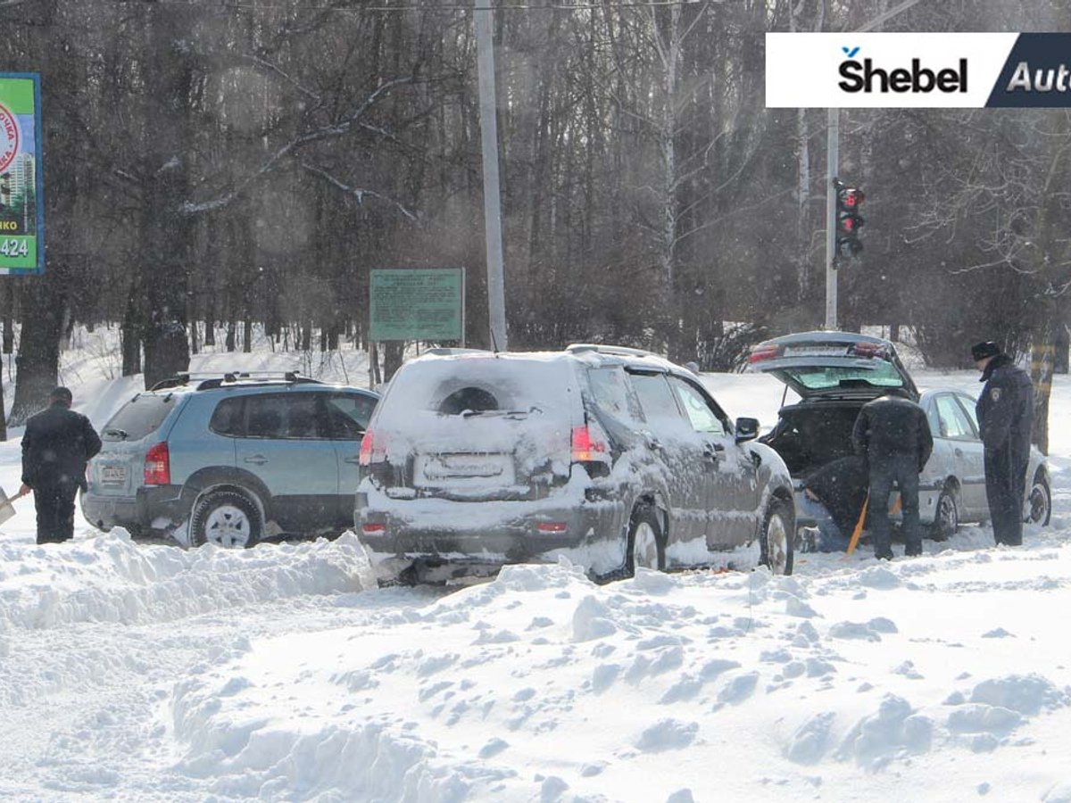 Как вытащить машину из сугроба: 10 полезных лайфхаков