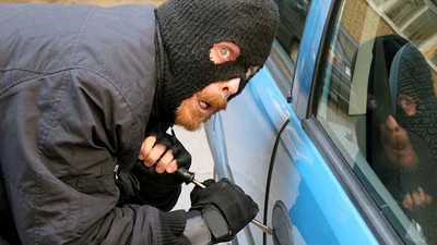 Серийных воров автомобилей чиновников разоблачили правоохранители