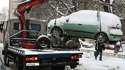 Евакуатор забиратиме авто, які заважатимуть прибирати сніг у Києві