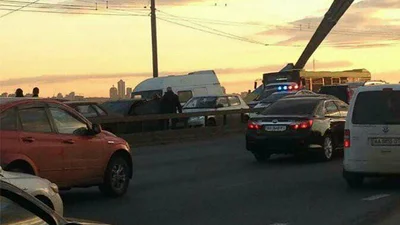 9 автомобилей одновременно столкнулись в Киеве