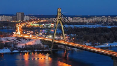 У Києві рух транспорту на Московському мосту частково обмежать