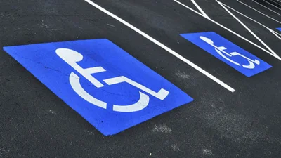 Рада существенно увеличила штрафы за парковку на местах для лиц с инвалидностью
