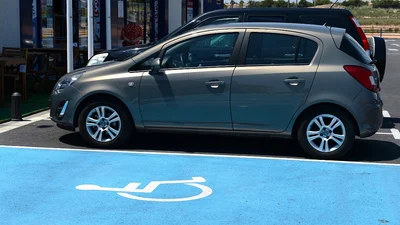 Штрафи за незаконне паркування на місцях для інвалідів зросли