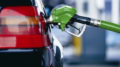 Поставки бензину до України різко впали: неприємні наслідки