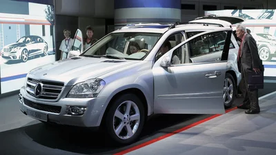 Порошенко пропонує Раді дозволити нульове розмитнення вживаних авто для окремої категорії осіб