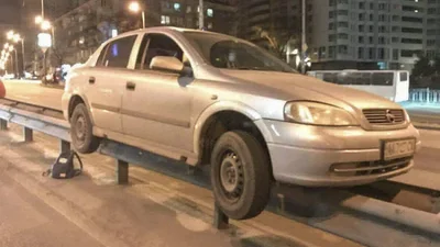 Против всех законов физики – в сети появились фото "аномального" ДТП в Киеве