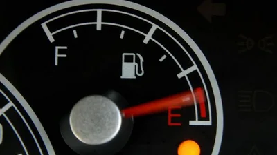До лампочки: як дізнатись, скільки бензину в резерві у твого авто