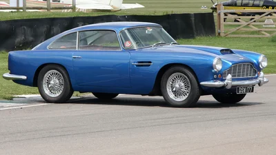 Легендарную машину Джеймса Бонда выставили на аукцион