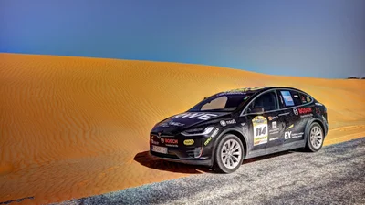 Електромобіль перетнув найбільшу пустелю світу