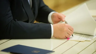 Платні дороги в Україні - президент підписав закон