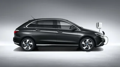 Китайський електричний Mercedes долає 500 км на одному заряді