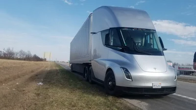 Грузовики Tesla раскупают, как горячие пирожки