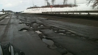 Омелян обіцяє частково відремонтувати трасу Київ-Одеса