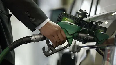 Под Кабмином собрался митинг против роста цен на топливо