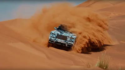 Буря в пустелі: тест-драйв Rolls-Royce Cullinan показали на відео