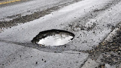 Як крадуть гроші на українських дорогах: викрито схему