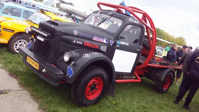 В Київ приїхав ГАЗ-51, що розганяється до 205 км/год