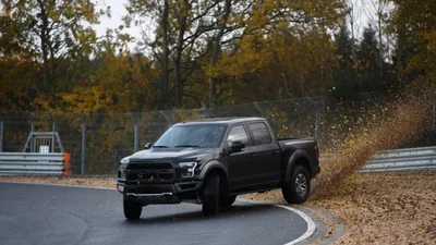 Легендарную трассу Нюрбургринг смог покорить грузовик – мощный Ford Raptor