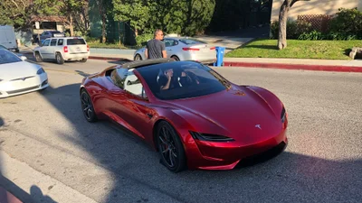 Tesla Roadster получит 10 ракетных двигателей SpaceX