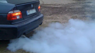Дим з вихлопної труби: чорний, сизий, білий - причини
