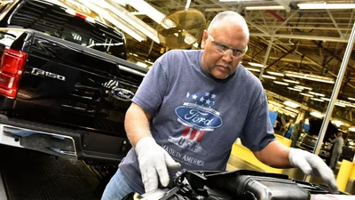 Ford "тролить" Tesla за обсяг виробництва