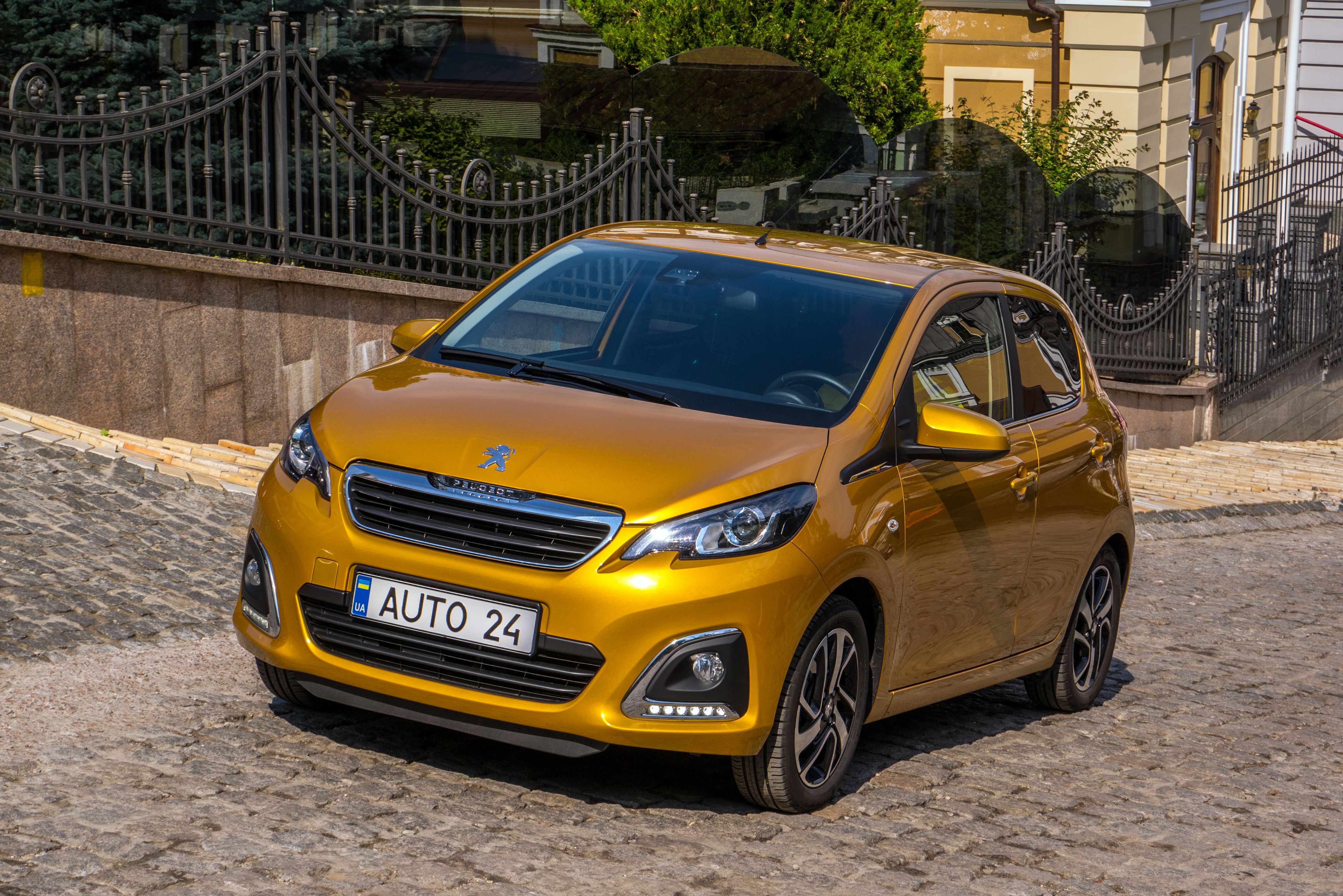 Peugeot 108 - цена, фото и характеристики автомобиля Пежо