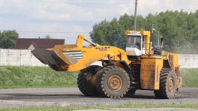 "БелАЗ" випустили на волю без водія у кабіні (відео)