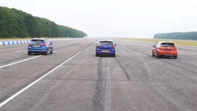 Великий дрег-рейсінг маленьких гарячих хетчбеків (відео)