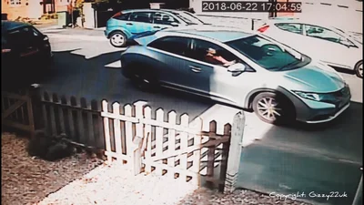 Де права купили? Парочка 8 хвилин паркувала машину і врешті не змогла