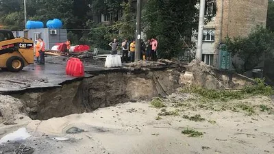 У Києві обвалився шляхопровід на вулиці Олени Теліги - Відео