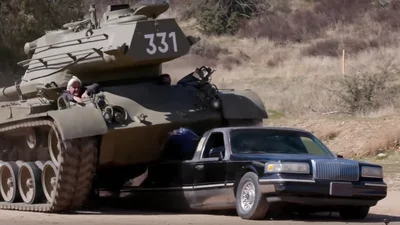 Арнольд Шварценеггер показал, что должно быть у настоящего мужчины в гараже