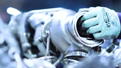 Мастерство и перфекционизм: видео про ручную сборку моторов BMW M850i