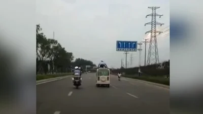 Эта полицейская погоня больше напоминает кадры из забавного аниме