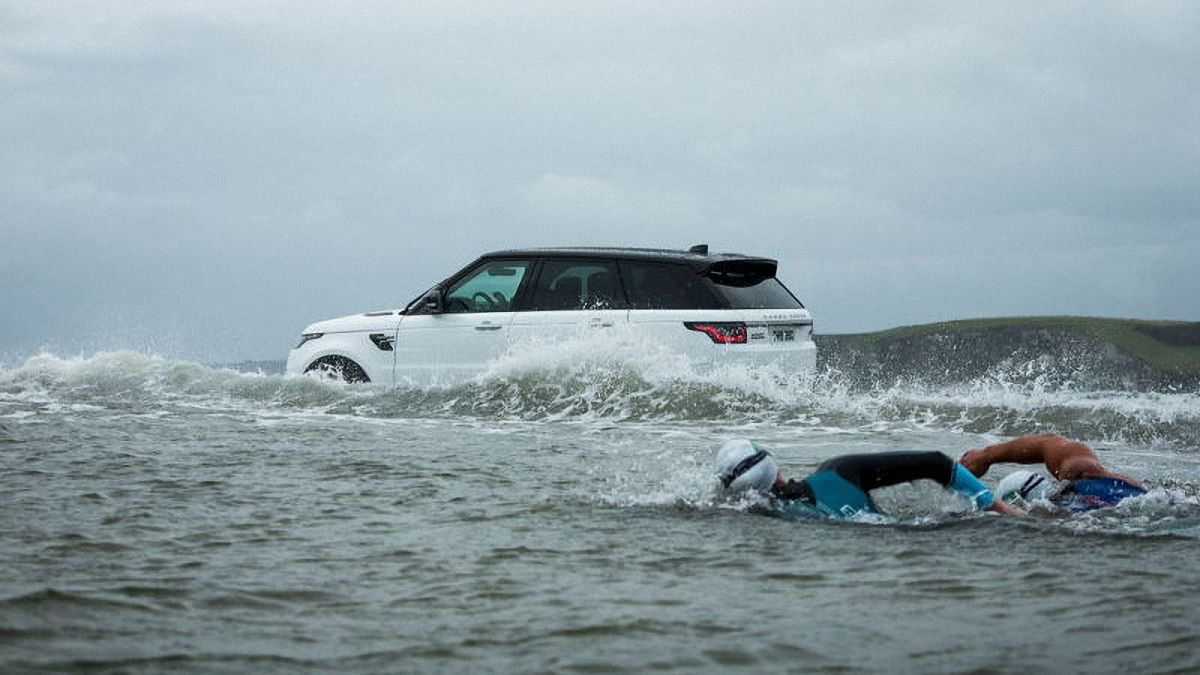 Range Rover научили ездить по воде (видео)