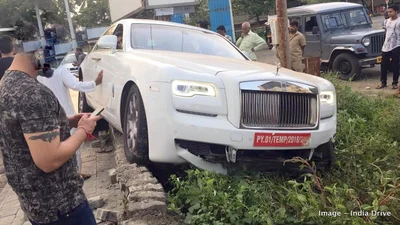 Rolls-Royce Ghost разбили сразу после выезда из автосалона