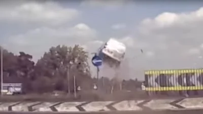 Британець навчив свій мінівен літати (відео)