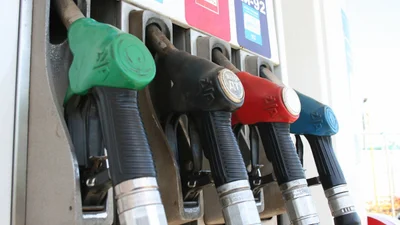 В Україні стрімко дорожчає бензин і автогаз