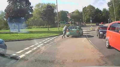 Як не потрібно штовхати автомобіль: курйозне відео