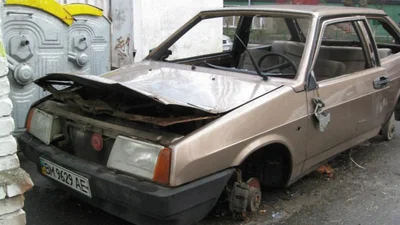 В Киеве не спешат эвакуировать брошенные авто