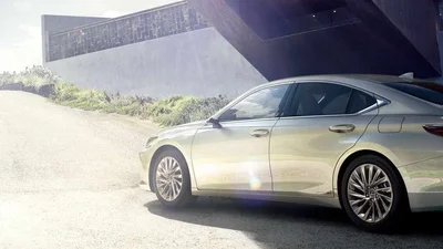 Відео: як працюють віртуальні дзеркала у Lexus ES