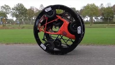 Хетчбек Ford Ka перетворили на дицикл (відео)