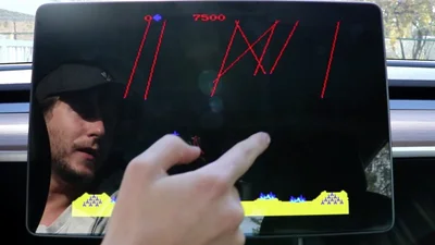 Ось навіщо Tesla величезний екран – щоб гратись